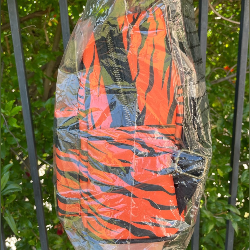 🧡 BNWT Loungefly Tigger Backpack - Picture 5 of 6